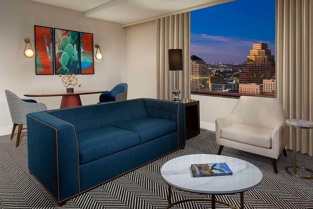 Hilton Austin, photograph 4